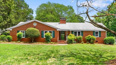 Homes For Sale - 3109 Groometown Road<br/> Greensboro, NC 27407