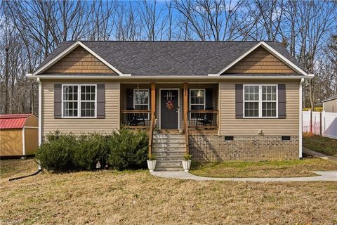 Homes For Sale - 128 Kendall Mill Road<br/> Thomasville, NC 27360