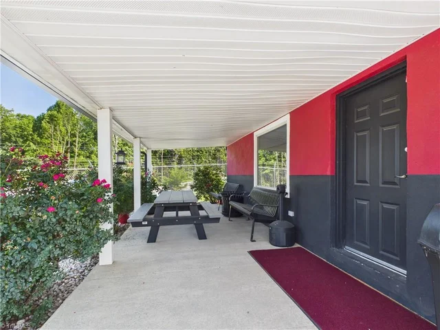 372 Gold Hill Road, photo 4 of 37