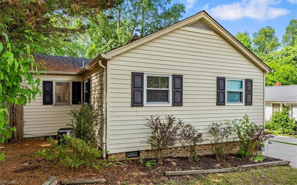 Photo of 609 Hedrick Avenue, High Point, NC 27262 (MLS # 1224902)