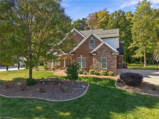 225 Heatherwood Drive, photo 3 of 48