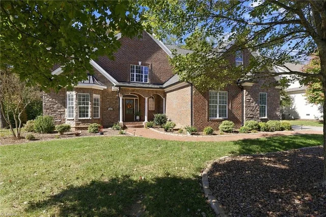 225 Heatherwood Drive, photo 2 of 48