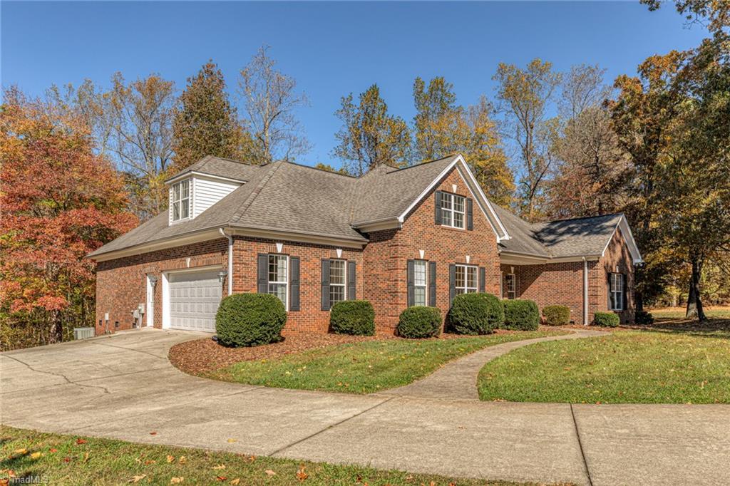 8105 Summit Springs Court, Browns Summit, North Carolina image 2