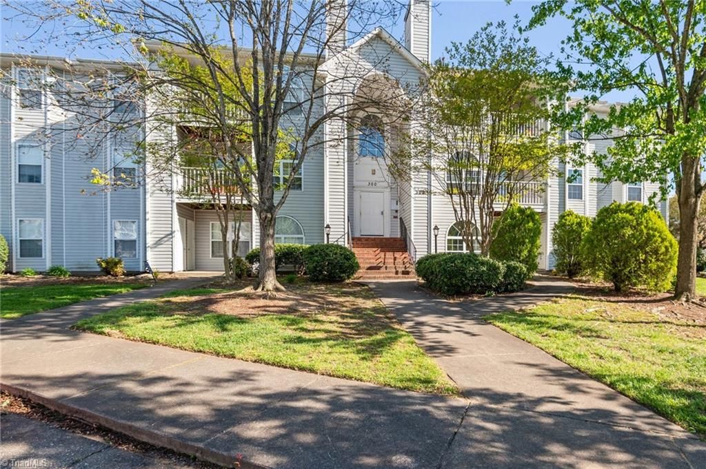 Photo of 321 Quietwood Drive, Winston-Salem, NC 27103 (MLS # 1215764)