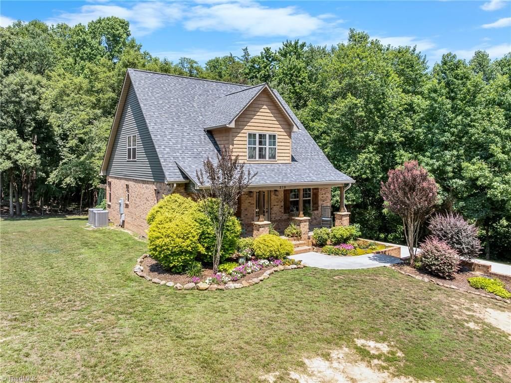 Photo of 319 Ebert Farm Road, Lexington, NC 27295 (MLS # 1225931)