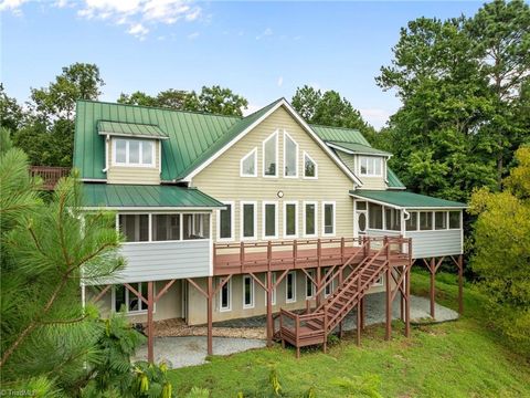 Homes For Sale - 553 Waterside Drive<br/> Yanceyville, NC 27379