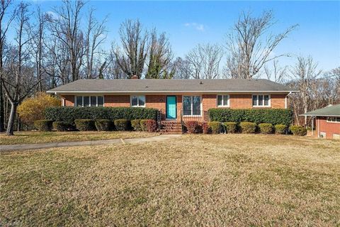Homes For Sale - 914 Oakcrest Drive<br/> Reidsville, NC 27320