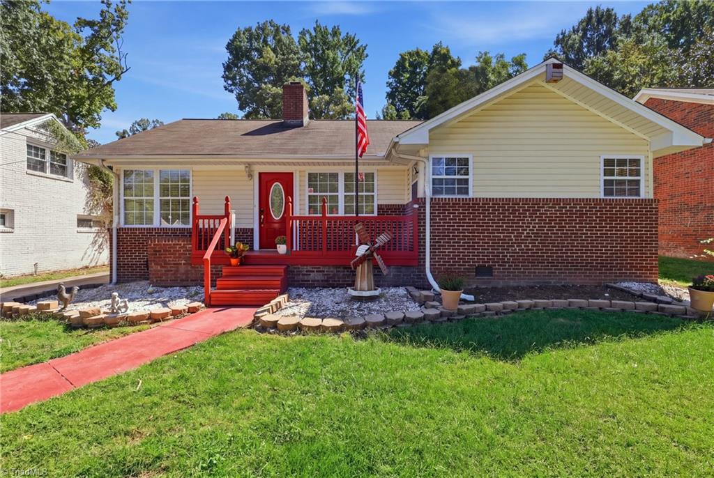 Photo of 220 E Parkway Avenue, High Point, NC 27262 (MLS # 1237533)