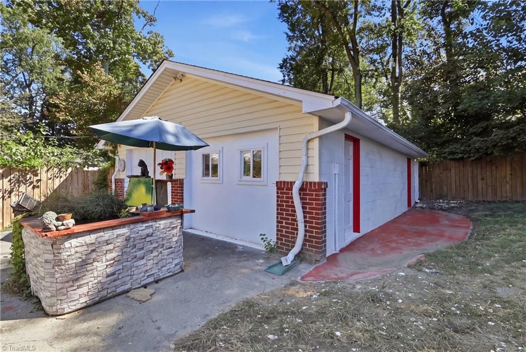 Photo of 220 E Parkway Avenue, High Point, NC 27262 (MLS # 1237533)