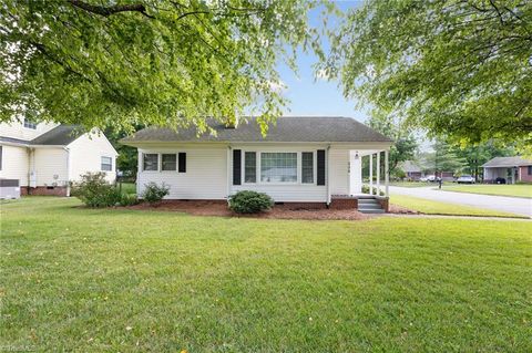 Single Family Residence in Burlington NC 236 Waverly Way.jpg