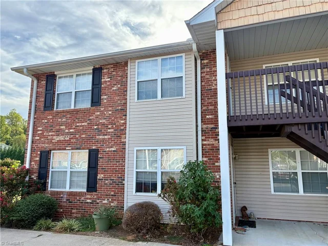 1218 Westbrook Court, photo 2 of 20