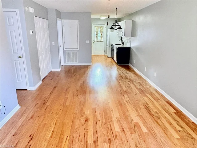 1218 Westbrook Court, photo 3 of 20