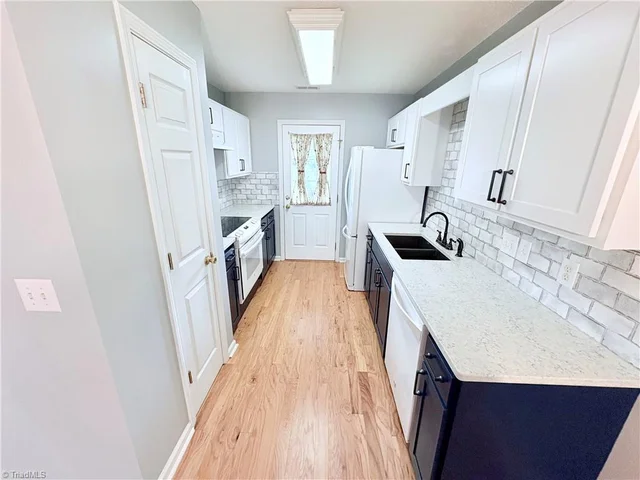 1218 Westbrook Court, photo 5 of 20