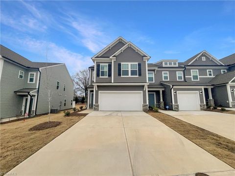 Townhouse For Sale - 4023 Aster Point Court<br/> Forsyth County, Pfafftown, NC 27040