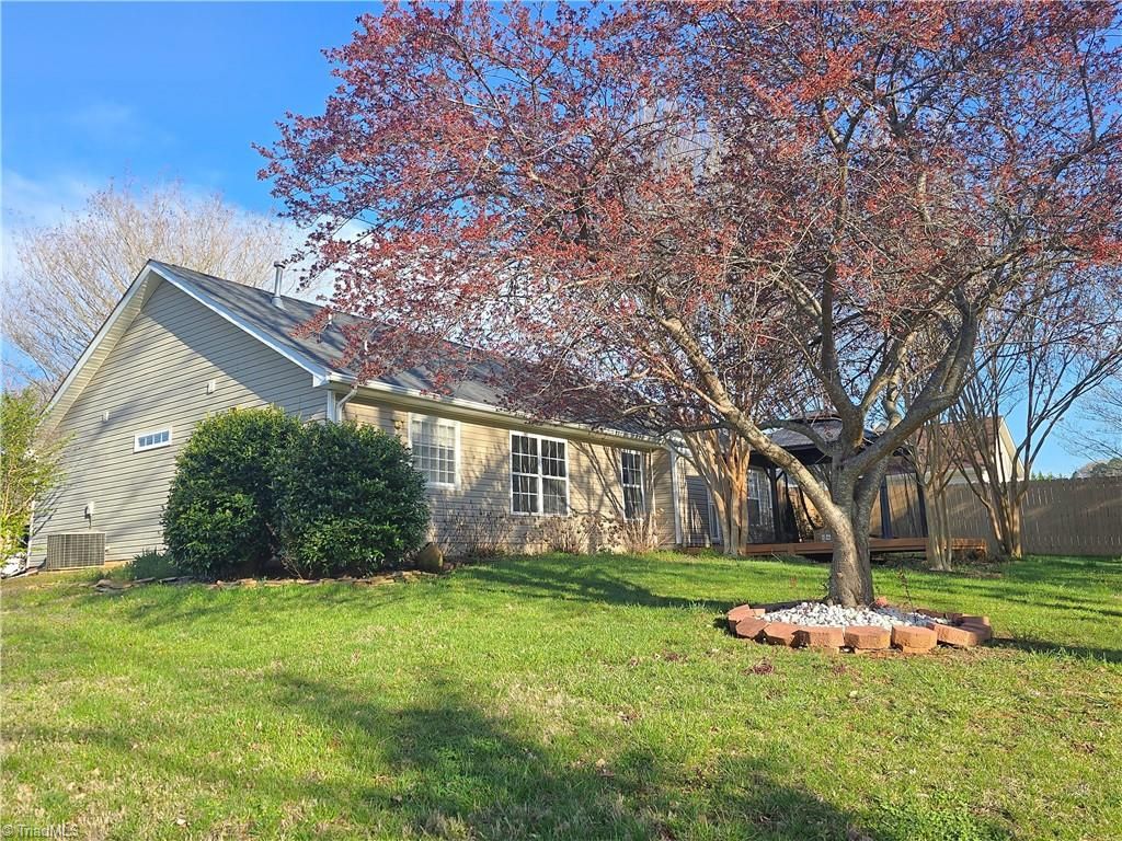 Photo of 517 Walnut Crossing Drive, Whitsett, NC 27377 (MLS # 1212754)