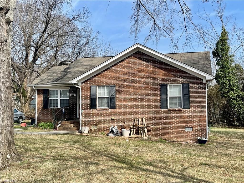 Photo of 3216 Wellingford Drive, High Point, NC 27265 (MLS # 1211263)