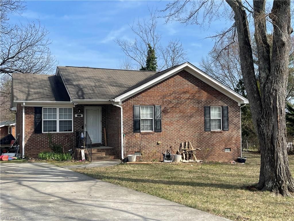 Photo of 3216 Wellingford Drive, High Point, NC 27265 (MLS # 1211263)