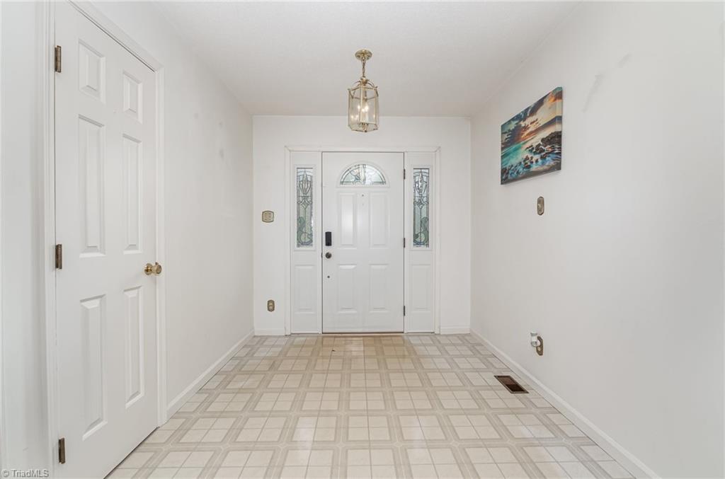 5045 Blakeshire Road, Greensboro, North Carolina image 5