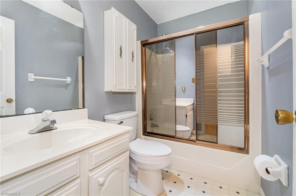 5045 Blakeshire Road, Greensboro, North Carolina image 22
