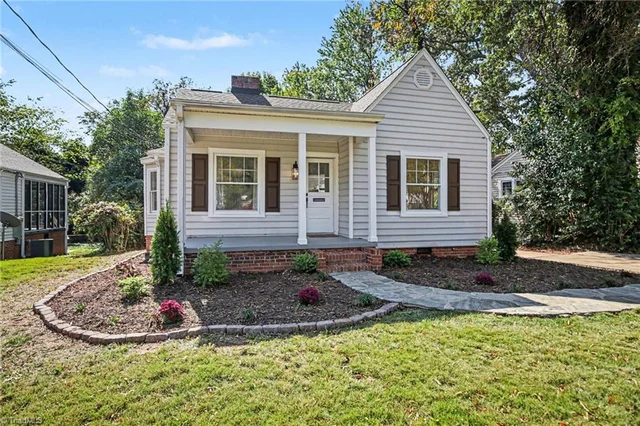 1119 W Northwood Street, photo 3 of 27