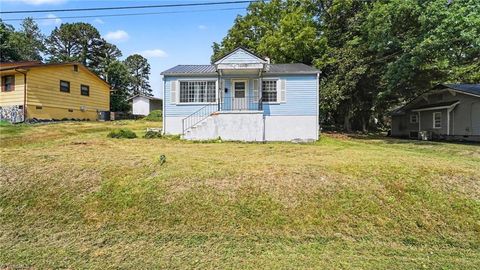 Homes For Sale - 331 Railroad Street<br/> Asheboro, NC 27203
