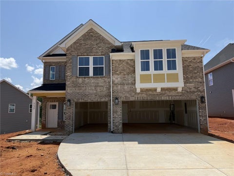 Homes For Sale - 4622 Hanes Lake Drive<br/> Winston-Salem, NC 27106