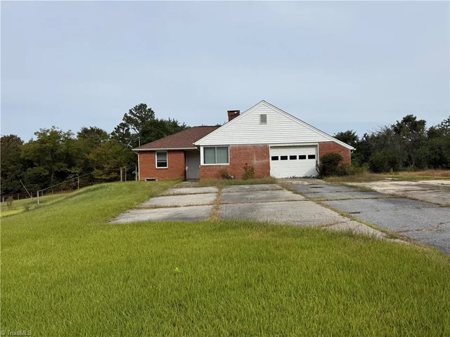 1660 W Lexington Avenue, photo 2 of 24