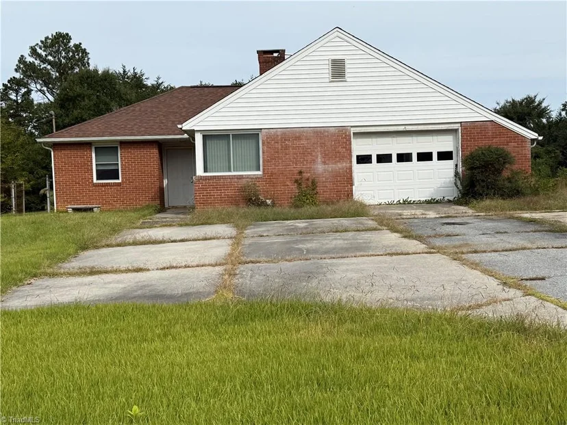 1660 W Lexington Avenue, photo 1 of 24