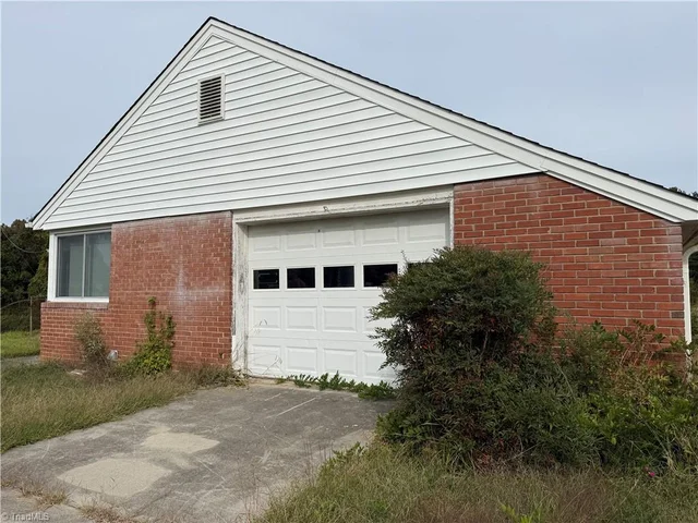 1660 W Lexington Avenue, photo 3 of 24