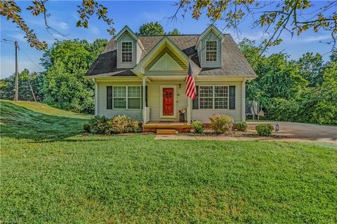 Homes For Sale - 145 Wisconsin Avenue<br/> Elkin, NC 28621