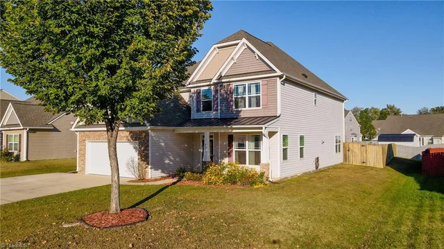211 Cape Fear Drive, photo 2 of 50