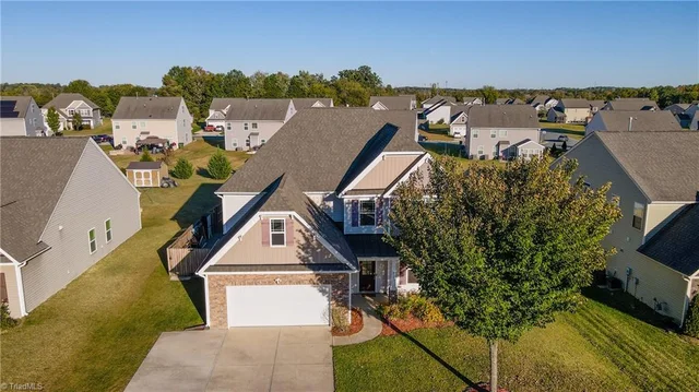 211 Cape Fear Drive, photo 4 of 50