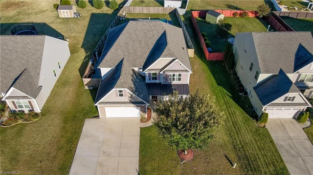 211 Cape Fear Drive, photo 5 of 50