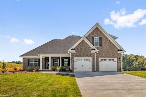 Homes For Sale - 205 Grandworth Way<br/> King, NC 27021
