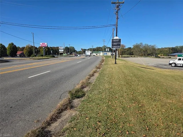 00 E Meadow Road, photo 2 of 4