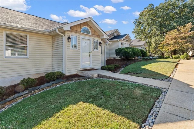 120 Greenbriar Street Unit 3, photo 2 of 43