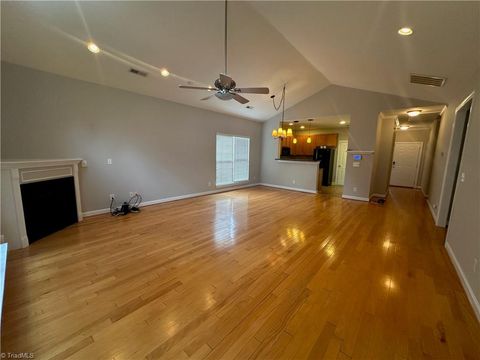 Townhouse in Winston Salem NC 2057 Salisbury Square 9.jpg