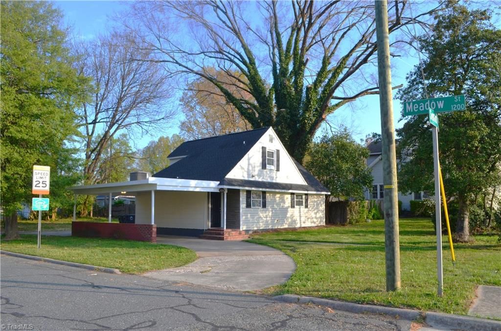 Photo of 1301 Summit Avenue, Greensboro, NC 27405 (MLS # 1214202)