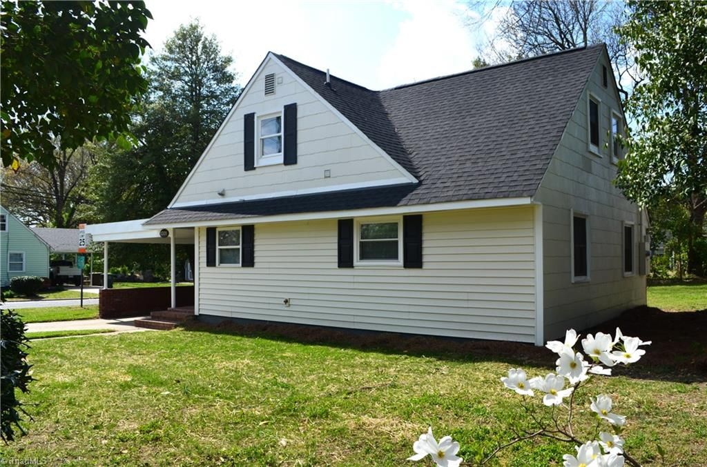 Photo of 1301 Summit Avenue, Greensboro, NC 27405 (MLS # 1214202)