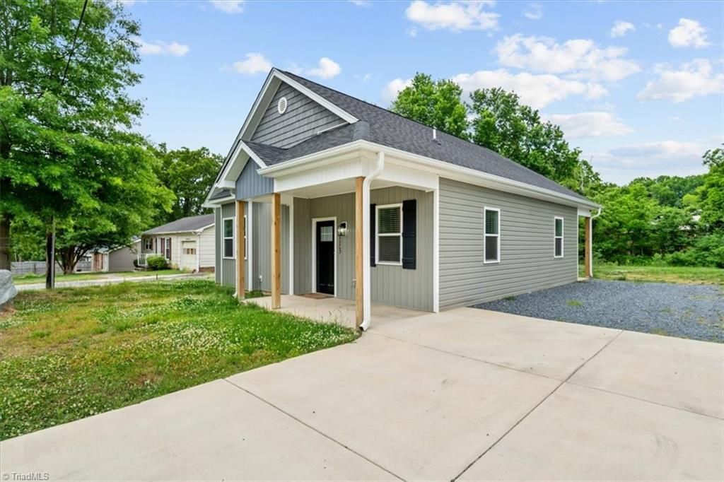 Photo of 113 Sunset Drive, Randleman, NC 27317 (MLS # 1218905)