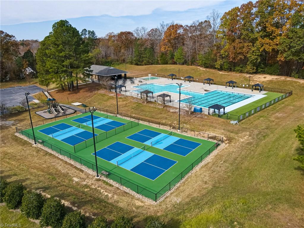 Clemmons, North Carolina 27012, United States, 4 Bedrooms Bedrooms, ,3 BathroomsBathrooms,Residential,Active,243919