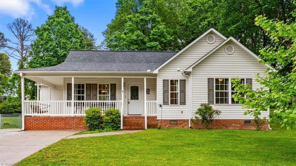 8 Brandy Wine Drive, Thomasville, North Carolina image 1