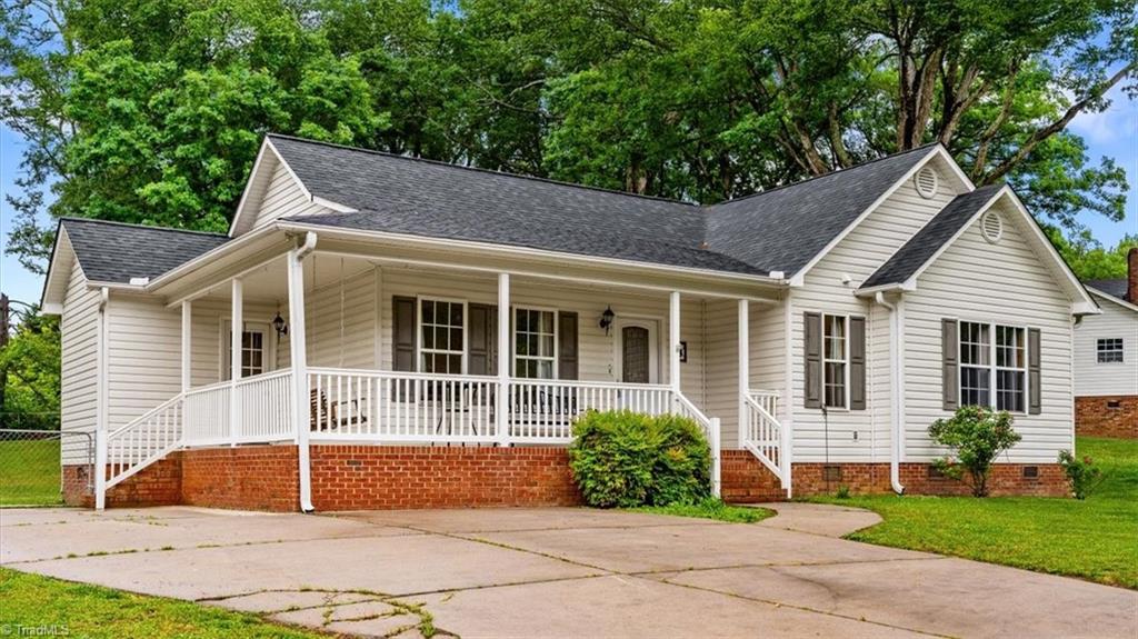 8 Brandy Wine Drive, Thomasville, North Carolina image 2