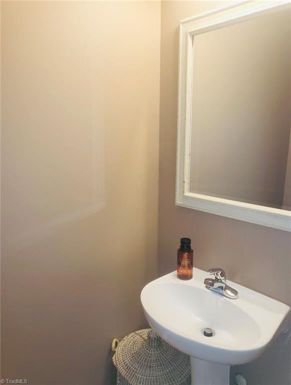 Photo of 1708 Fern Hill Drive, Greensboro, NC 27405 (MLS # 1235930)