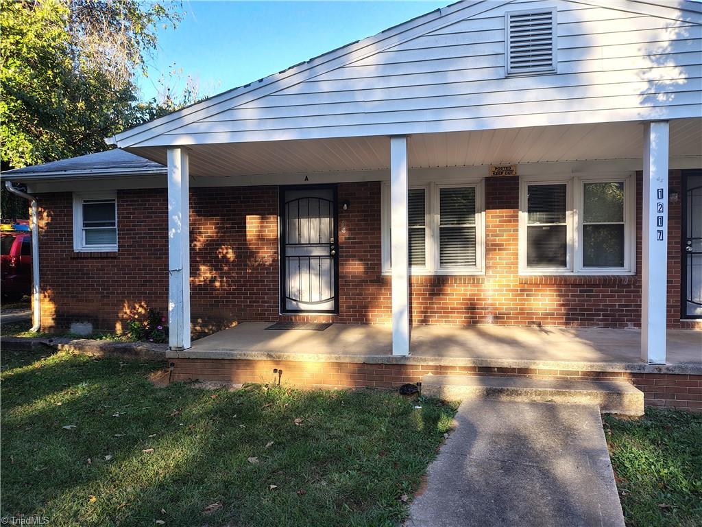 1217 CLOVERDALE Street