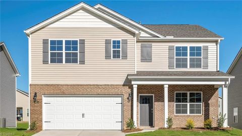 Homes For Sale - 2652 Burgess Drive<br/> Mebane, NC 27302