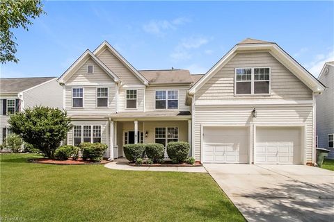 Homes For Sale - 5 Boxelder Court<br/> Greensboro, NC 27405