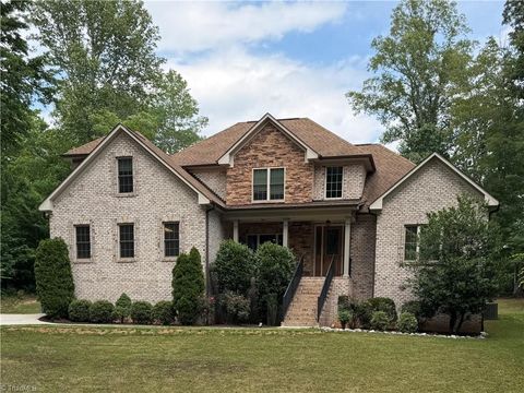Homes For Sale - 5414 Rambling Road<br/> Greensboro, NC 27409