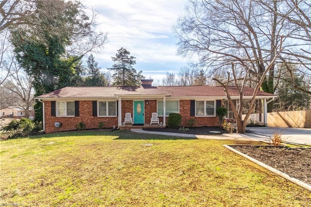 Photo of 512 Croydon Lane, Winston-Salem, NC 27107 (MLS # 1207076)