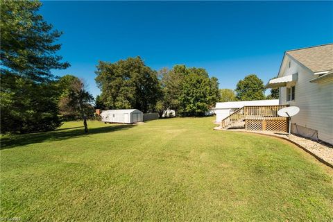 A home in Clemmons